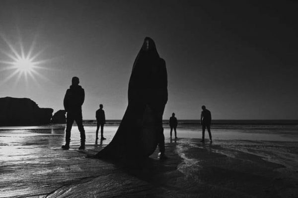 REGARDE LES HOMMES TOMBER представят “The Crowning”