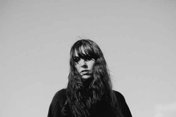Emma Ruth Rundle представя сингъла “Return”