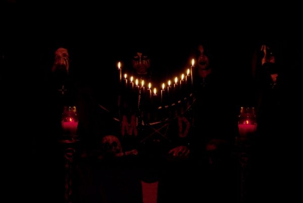 Mortuary Drape се присъединяват към Peaceville Records